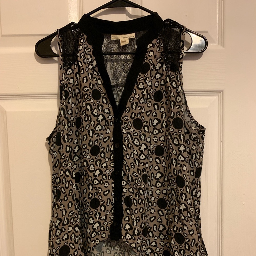 Sleeveless blouse